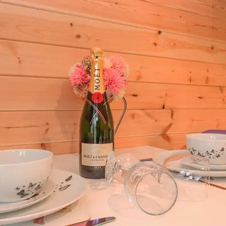 Lovies Place - Crossgate Luxury Glamping Holiday home Penrith