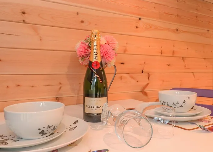 Lovies Place - Crossgate Luxury Glamping 度假居 彭里斯